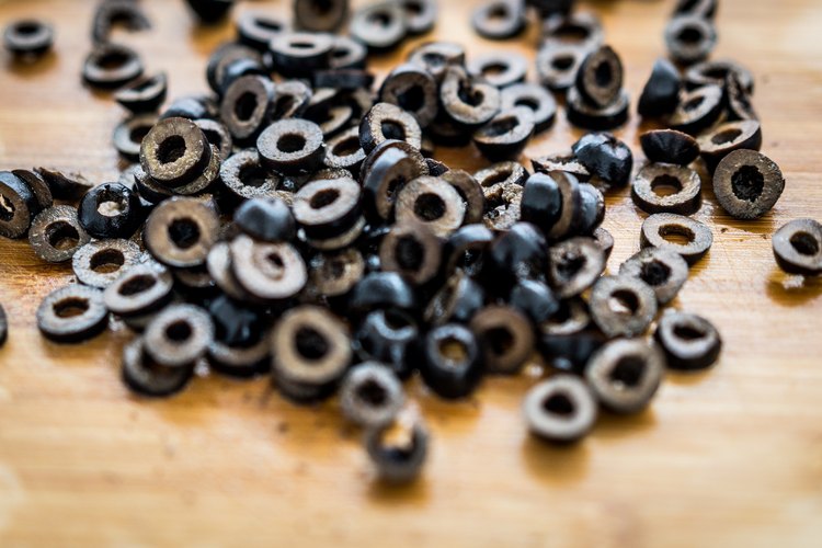 Can you freeze sliced black olives?